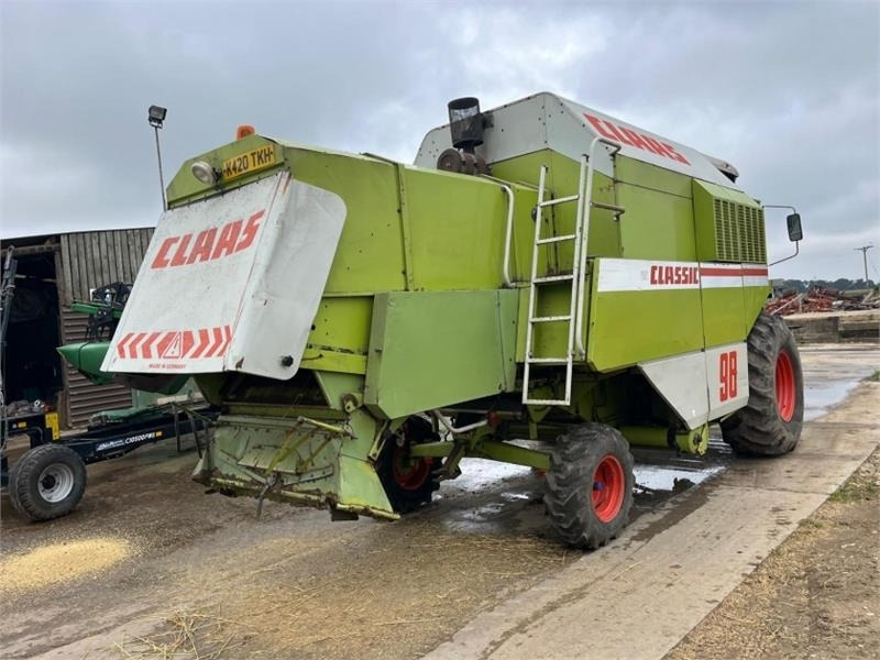 Claas Dominator Classic 98 c/w C450 Header - Lampiran pemanen: gambar 3 Claas Dominator Classic 98 c/w C450 Header - Lampiran pemanen: gambar 3