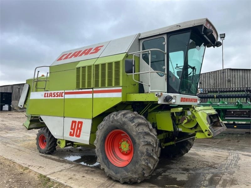 Claas Dominator Classic 98 c/w C450 Header - Lampiran pemanen: gambar 4 Claas Dominator Classic 98 c/w C450 Header - Lampiran pemanen: gambar 4