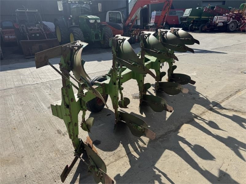 Dowdeswell DP7 4+1 - Bajak: gambar 4 Dowdeswell DP7 4+1 - Bajak: gambar 4