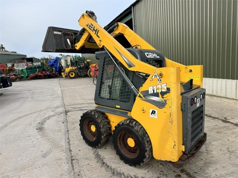 Gehl R135 Skid Steer - Skid steer: gambar 2 Gehl R135 Skid Steer - Skid steer: gambar 2