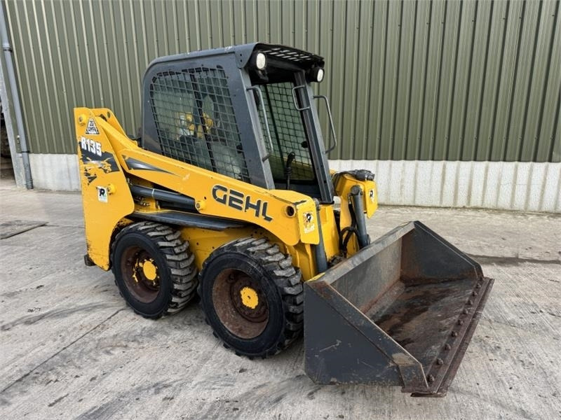 Gehl R135 Skid Steer - Skid steer: gambar 3 Gehl R135 Skid Steer - Skid steer: gambar 3