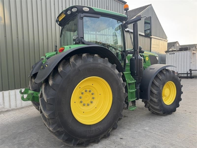 John Deere 6215R Command Pro **Ultimate Edition**Front PTO**V - Traktor: gambar 4 John Deere 6215R Command Pro **Ultimate Edition**Front PTO**V - Traktor: gambar 4