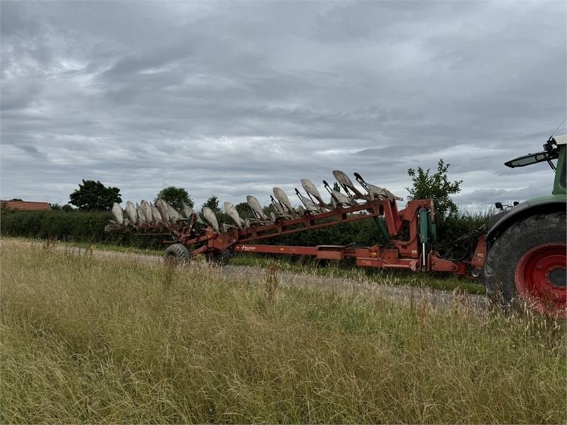 Kverneland 10 Furrow RW100 Varimat Plough **Video Below** - Bajak: gambar 1 Kverneland 10 Furrow RW100 Varimat Plough **Video Below** - Bajak: gambar 1