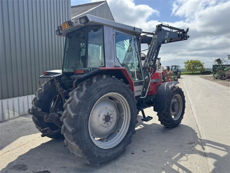 Massey Ferguson 3075 Dynashift *Low Hours* - Traktor: gambar 4 Massey Ferguson 3075 Dynashift *Low Hours* - Traktor: gambar 4