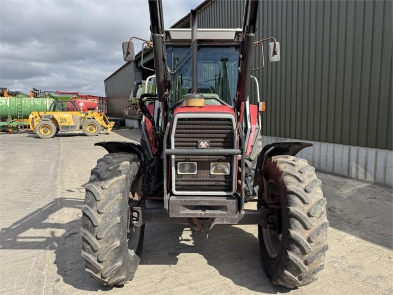 Massey Ferguson 3075 Dynashift *Low Hours* - Traktor: gambar 5 Massey Ferguson 3075 Dynashift *Low Hours* - Traktor: gambar 5