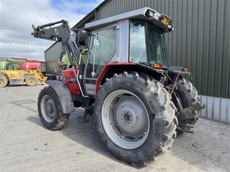 Massey Ferguson Massey Ferguson 3075 Dynashift *Low Hours* - Traktor: gambar 2 Massey Ferguson Massey Ferguson 3075 Dynashift *Low Hours* - Traktor: gambar 2
