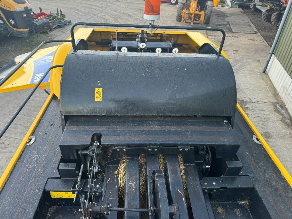 Baler persegi New Holland BB 9060: gambar 9