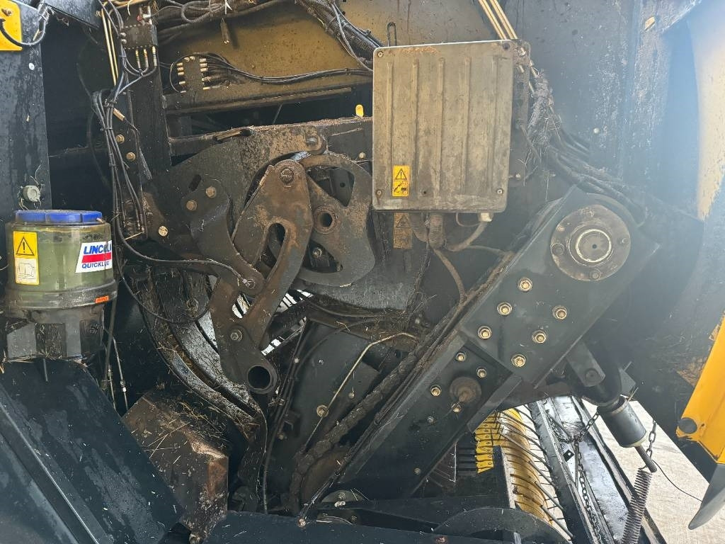 Baler persegi New Holland BB 9060: gambar 11
