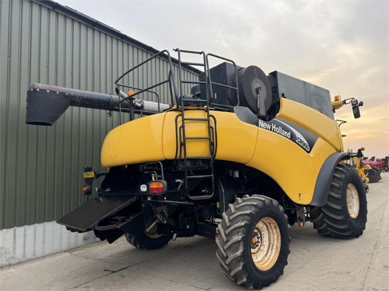 New Holland CR960 c/w 24ft Header **Video Below** - Lampiran pemanen: gambar 2 New Holland CR960 c/w 24ft Header **Video Below** - Lampiran pemanen: gambar 2