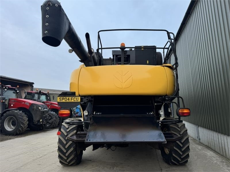 New Holland CR960 c/w 24ft Header **Video Below** - Lampiran pemanen: gambar 5 New Holland CR960 c/w 24ft Header **Video Below** - Lampiran pemanen: gambar 5