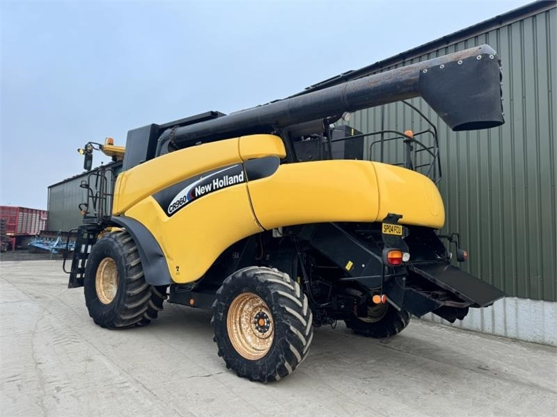 New Holland CR960 c/w 24ft Header **Video Below** - Lampiran pemanen: gambar 4 New Holland CR960 c/w 24ft Header **Video Below** - Lampiran pemanen: gambar 4