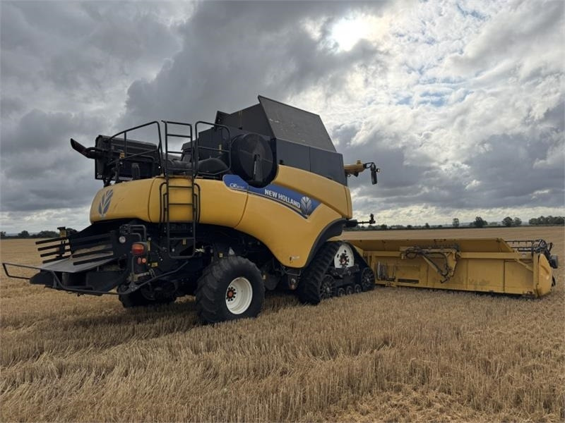 New Holland New Holland CR9090 Rotary Combine **Video Below** - Lampiran pemanen: gambar 5 New Holland New Holland CR9090 Rotary Combine **Video Below** - Lampiran pemanen: gambar 5