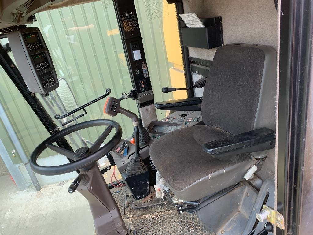 New Holland TL58i Combine - Pemanen gabungan: gambar 4 New Holland TL58i Combine - Pemanen gabungan: gambar 4