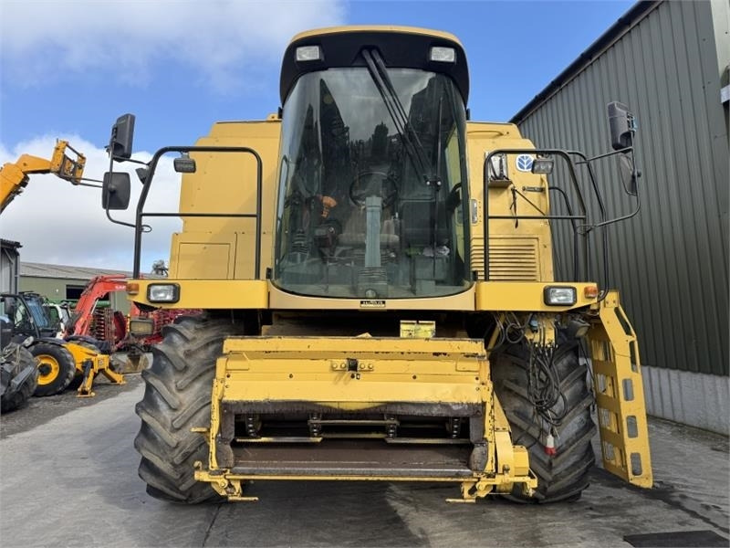 New Holland TX66 Combine Harvester c/ - Lampiran pemanen: gambar 5 New Holland TX66 Combine Harvester c/ - Lampiran pemanen: gambar 5