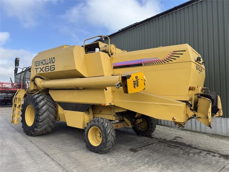 New Holland TX66 Combine Harvester c/w 20ft Header - Lampiran pemanen: gambar 2 New Holland TX66 Combine Harvester c/w 20ft Header - Lampiran pemanen: gambar 2