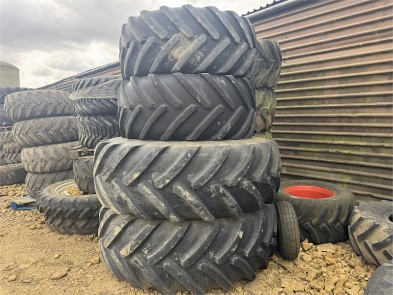 John Deere 8000 R Series 600 and 710 Wheels and Tyre's - Peralatan pertanian: gambar 1 John Deere 8000 R Series 600 and 710 Wheels and Tyre's - Peralatan pertanian: gambar 1