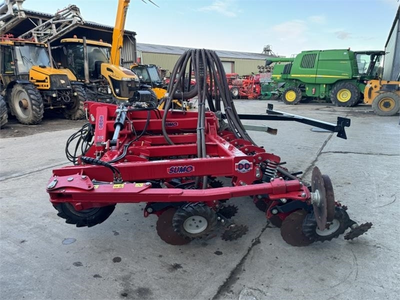 Sumo DD4 Seed Drill c/w Front Tank - Menggabungkan bor benih: gambar 3 Sumo DD4 Seed Drill c/w Front Tank - Menggabungkan bor benih: gambar 3