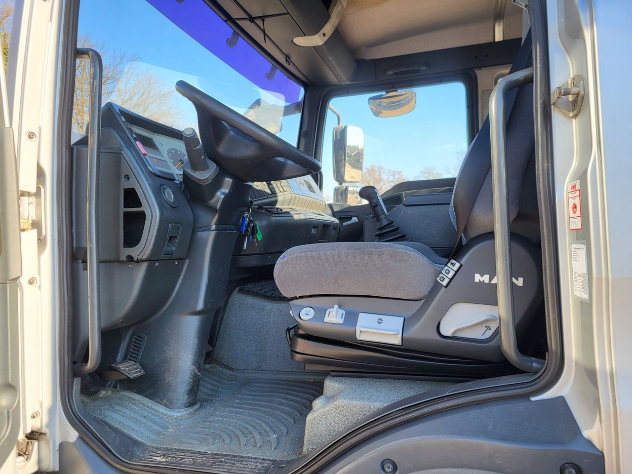 MAN TGA 18.310 - Truk: gambar 4 MAN TGA 18.310 - Truk: gambar 4