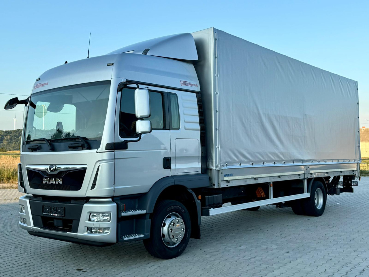 MAN TGM 12.250 / TGL / BURTO - FIRANKA / WINDA / 18 PALET / AUTOMAT - Truk dengan terpal samping: gambar 2 MAN TGM 12.250 / TGL / BURTO - FIRANKA / WINDA / 18 PALET / AUTOMAT - Truk dengan terpal samping: gambar 2
