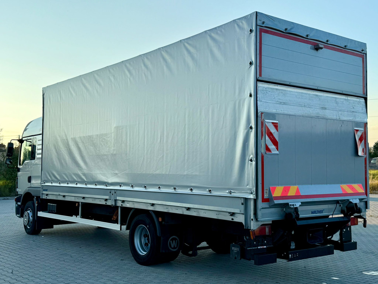 MAN TGM 12.250 / TGL / BURTO - FIRANKA / WINDA / 18 PALET / AUTOMAT - Truk dengan terpal samping: gambar 5 MAN TGM 12.250 / TGL / BURTO - FIRANKA / WINDA / 18 PALET / AUTOMAT - Truk dengan terpal samping: gambar 5