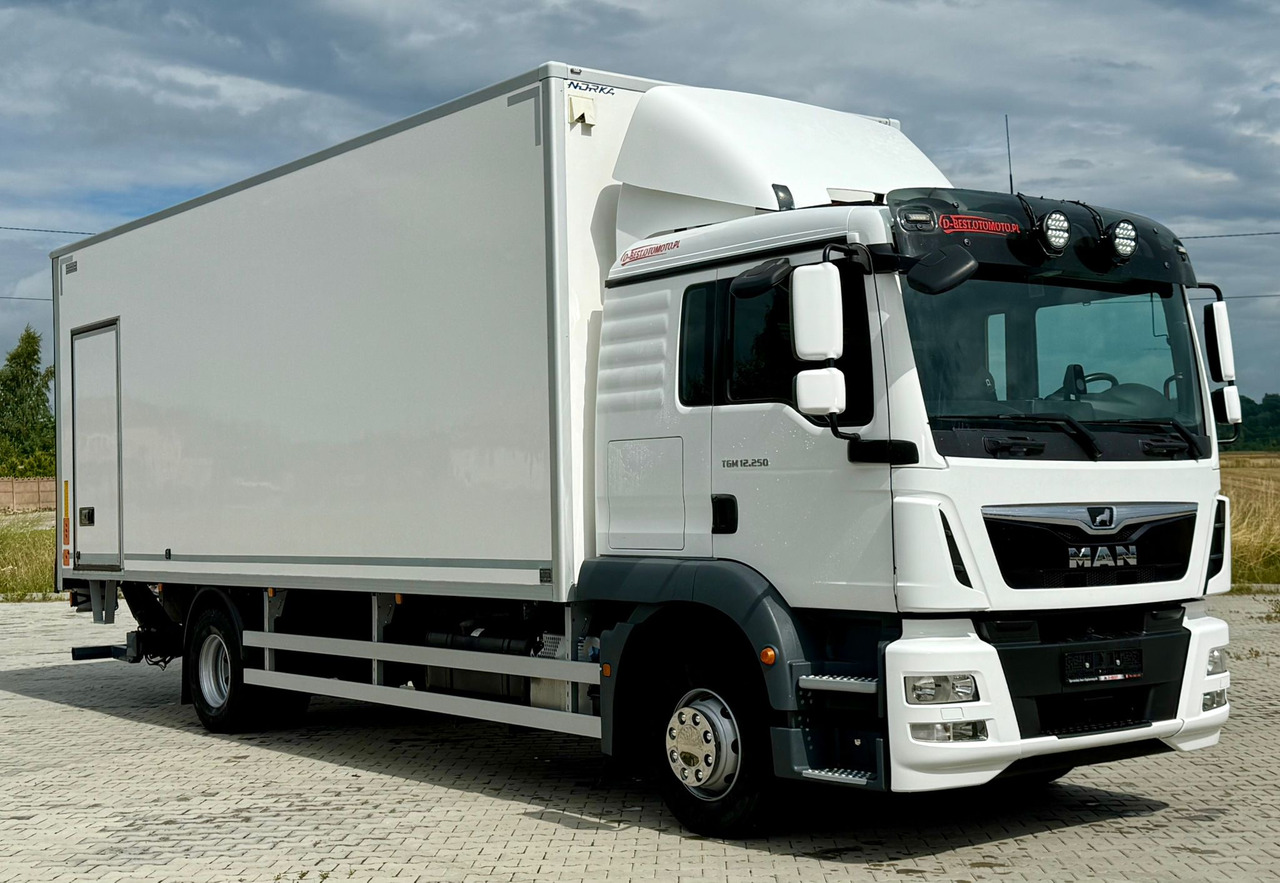 MAN TGM 12.250 / TGL / IZOTERMA / WINDA / 18 EUROPALET / SYPIALKA / 2018 - Truk isotermal: gambar 1 MAN TGM 12.250 / TGL / IZOTERMA / WINDA / 18 EUROPALET / SYPIALKA / 2018 - Truk isotermal: gambar 1