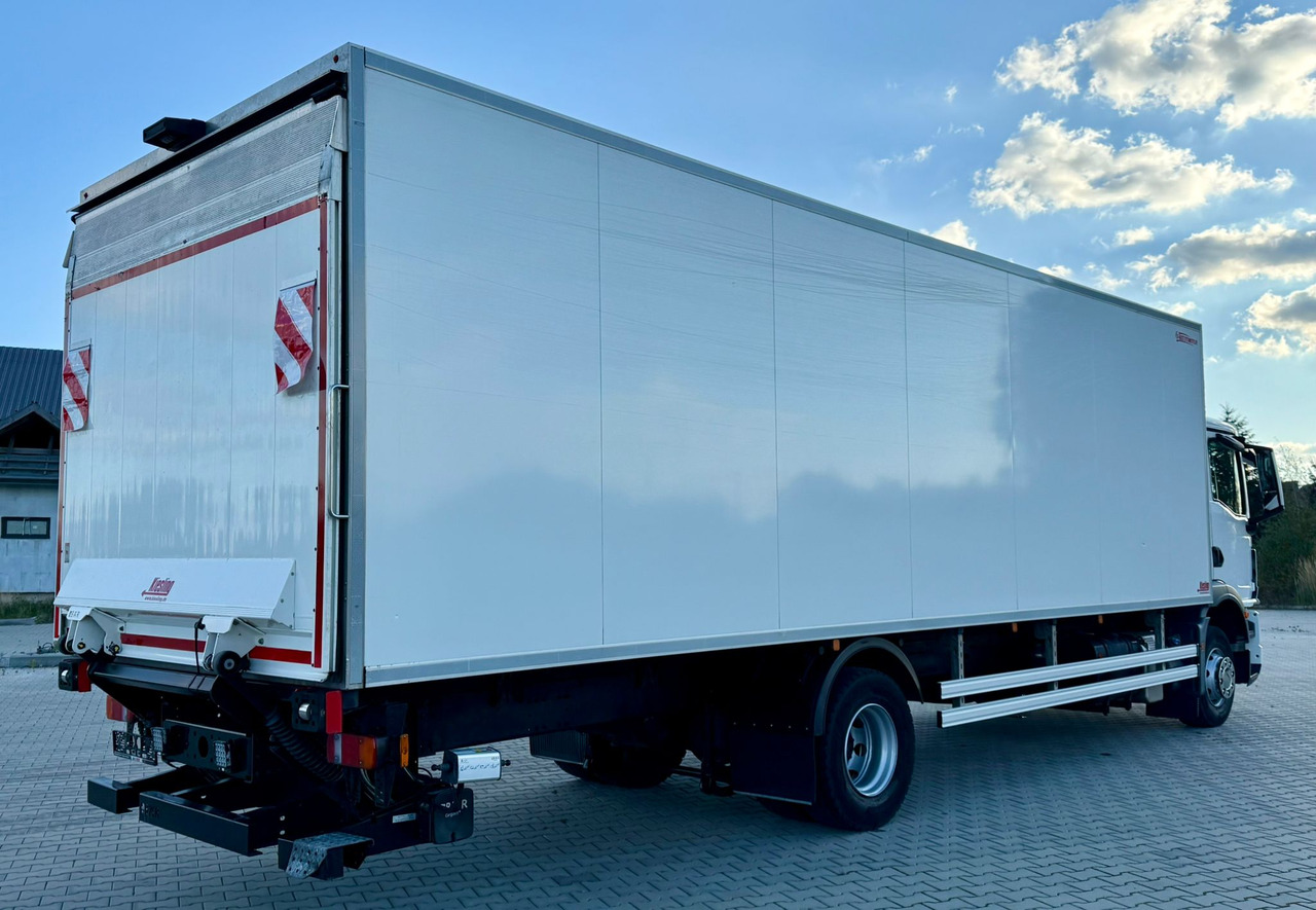MAN TGM 15.290 / CHŁODNIA / WINDA / 8.3 M DŁUGOŚCI / 20 EUROPALET / THERMO KING / +30/-30 / AUTOMAT / 2021 ROK / SERWISOWANY - Truk berpendingin: gambar 3 MAN TGM 15.290 / CHŁODNIA / WINDA / 8.3 M DŁUGOŚCI / 20 EUROPALET / THERMO KING / +30/-30 / AUTOMAT / 2021 ROK / SERWISOWANY - Truk berpendingin: gambar 3