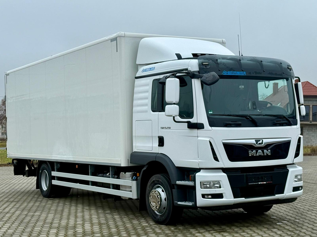 MAN TGM 15.290 / IZOTERMA / WINDA / 18 PALET / AUTOMAT / SYPIALKA / - Truk isotermal: gambar 1 MAN TGM 15.290 / IZOTERMA / WINDA / 18 PALET / AUTOMAT / SYPIALKA / - Truk isotermal: gambar 1