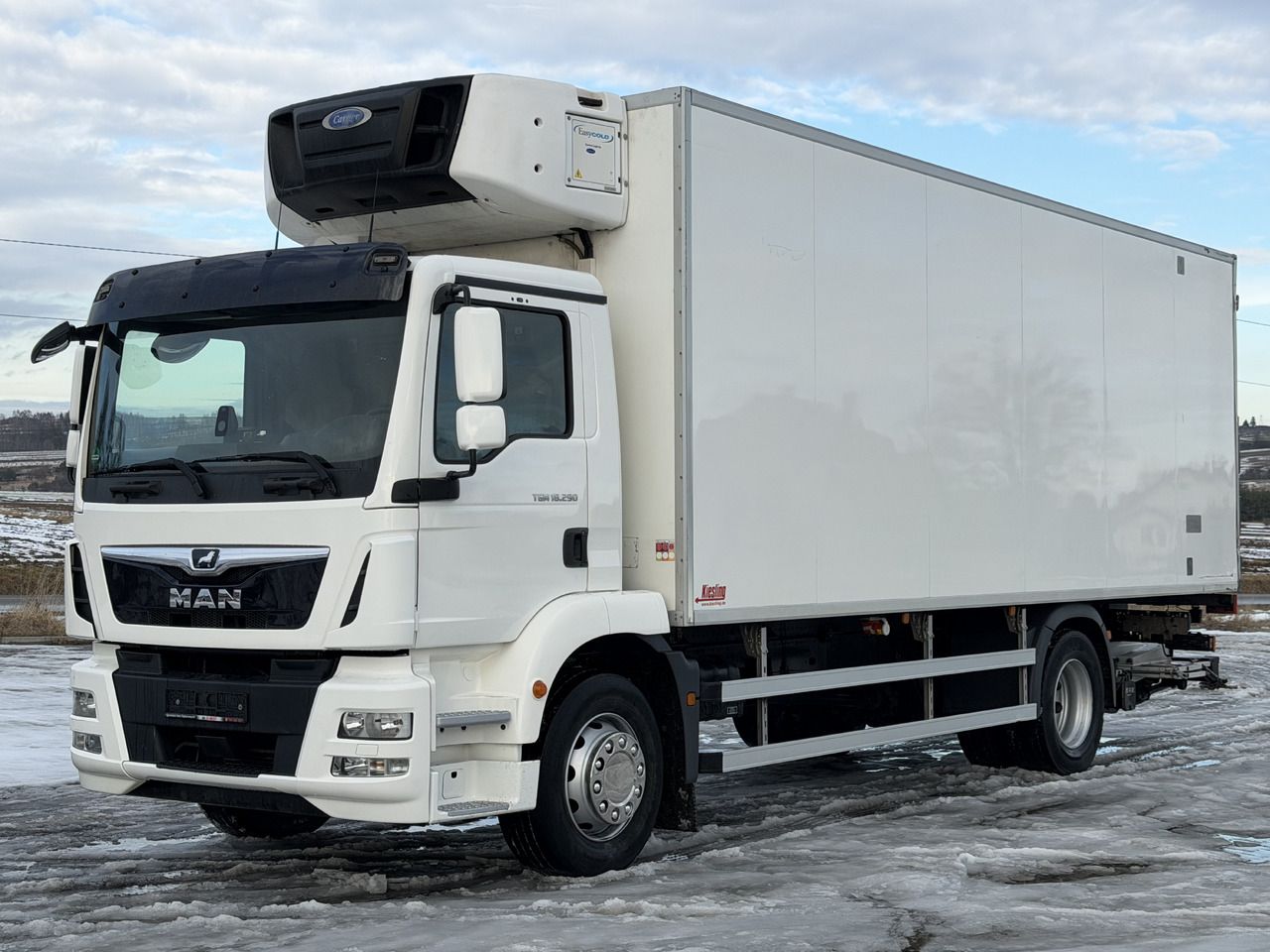 MAN TGM 18.290 / CHŁODNIA / WINDA / 18 PALET / AUTOMAT / NISKI PRZEBIEG / 8 370 KG ŁADOWNOŚCI / CARRIER / 2018 ROK - Truk berpendingin: gambar 2 MAN TGM 18.290 / CHŁODNIA / WINDA / 18 PALET / AUTOMAT / NISKI PRZEBIEG / 8 370 KG ŁADOWNOŚCI / CARRIER / 2018 ROK - Truk berpendingin: gambar 2