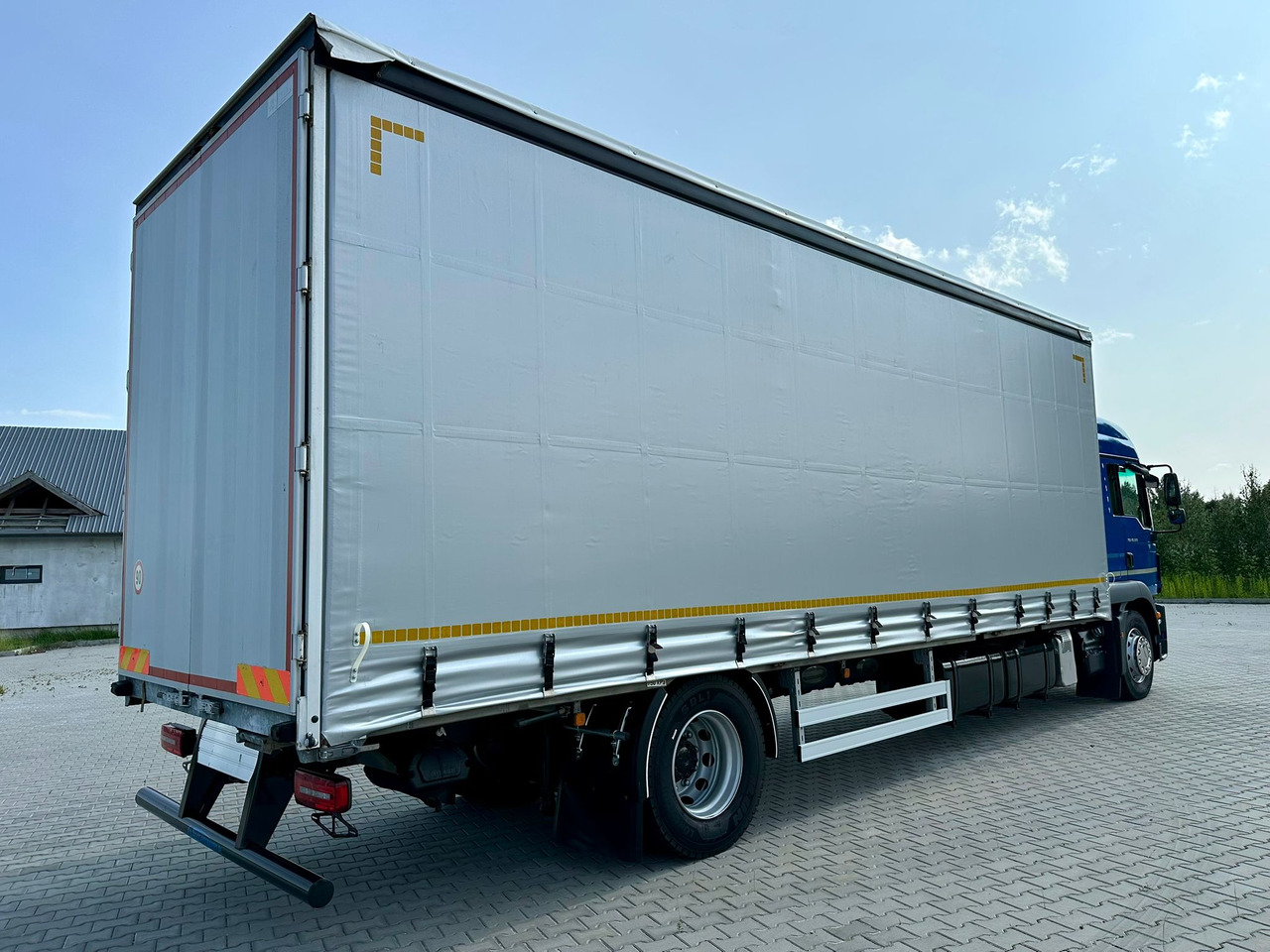 MAN TGM 18.320 / FIRANKA / 20 EUROPALET / 8.3 M DŁUGOŚCI / AUTOMAT / SYPIALKA / 2018 ROK / 9 809 KG ŁADOWNOŚCI - Truk dengan terpal samping: gambar 4 MAN TGM 18.320 / FIRANKA / 20 EUROPALET / 8.3 M DŁUGOŚCI / AUTOMAT / SYPIALKA / 2018 ROK / 9 809 KG ŁADOWNOŚCI - Truk dengan terpal samping: gambar 4