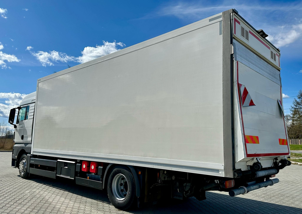 MAN TGX 18.360 / CHŁODNIA / WINDA / AUTOMAT / 19 EUROPALET / THERMO KING / SYPIALKA / SPROWADZONY - Truk berpendingin: gambar 3 MAN TGX 18.360 / CHŁODNIA / WINDA / AUTOMAT / 19 EUROPALET / THERMO KING / SYPIALKA / SPROWADZONY - Truk berpendingin: gambar 3