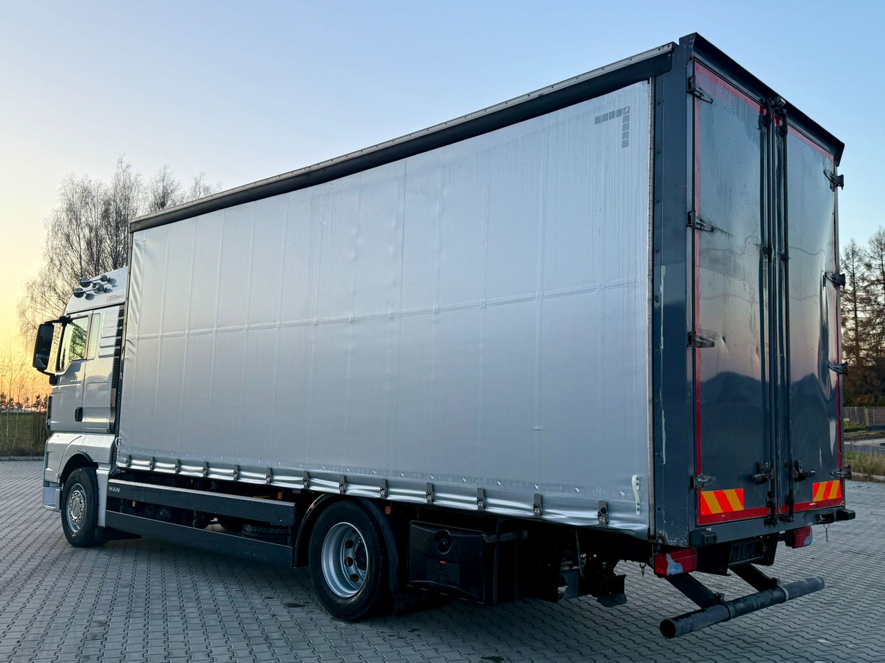 MAN TGX 18.400 / FIRANKA / KONTENER / NISKI PRZEBIEG / EURO 6 / AUTOMAT / SYPIALKA / 2016 ROK - Truk dengan terpal samping: gambar 5 MAN TGX 18.400 / FIRANKA / KONTENER / NISKI PRZEBIEG / EURO 6 / AUTOMAT / SYPIALKA / 2016 ROK - Truk dengan terpal samping: gambar 5