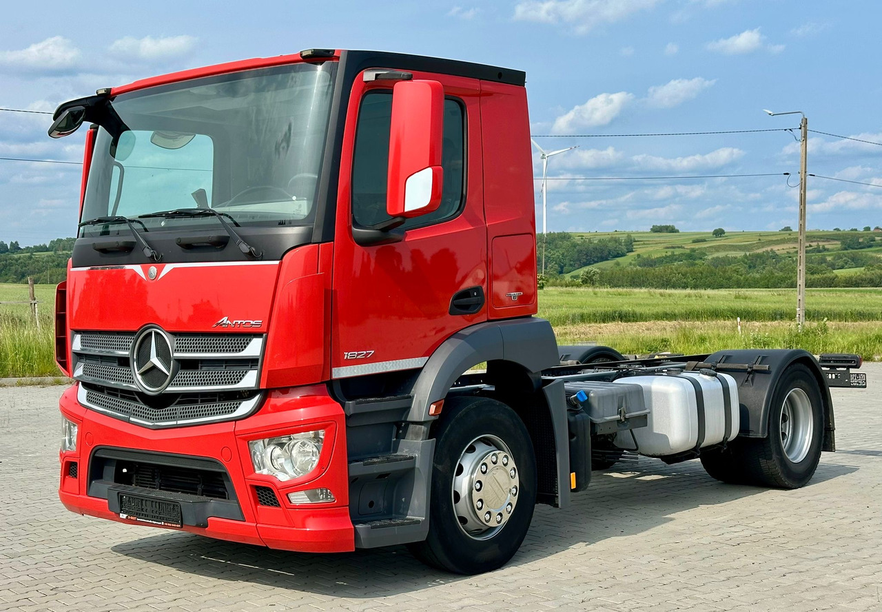 MERCEDES-BENZ ANTOS 1827 / DO ZABUDOWY / ROZSTAW OSI 3.8 M / EURO 6 / WYWROTKA / BECZKA / UTRZYMANIE DRÓG / HAKOWIEC / Z NIEMIEC - Truk sasis: gambar 2 MERCEDES-BENZ ANTOS 1827 / DO ZABUDOWY / ROZSTAW OSI 3.8 M / EURO 6 / WYWROTKA / BECZKA / UTRZYMANIE DRÓG / HAKOWIEC / Z NIEMIEC - Truk sasis: gambar 2