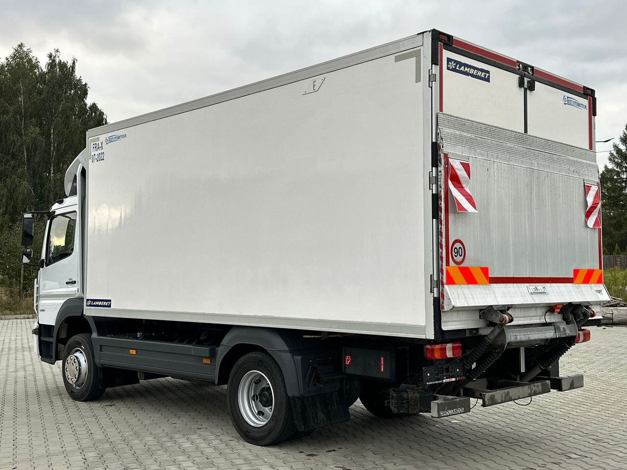 MERCEDES-BENZ ATEGO 1218 / CHŁODNIA / WINDA / 12 PALET / 5.10 M DŁUGOŚCI / AUTOMAT / LAMBERET / 5090 KG ŁADOWNOŚCI - Truk berpendingin: gambar 3 MERCEDES-BENZ ATEGO 1218 / CHŁODNIA / WINDA / 12 PALET / 5.10 M DŁUGOŚCI / AUTOMAT / LAMBERET / 5090 KG ŁADOWNOŚCI - Truk berpendingin: gambar 3