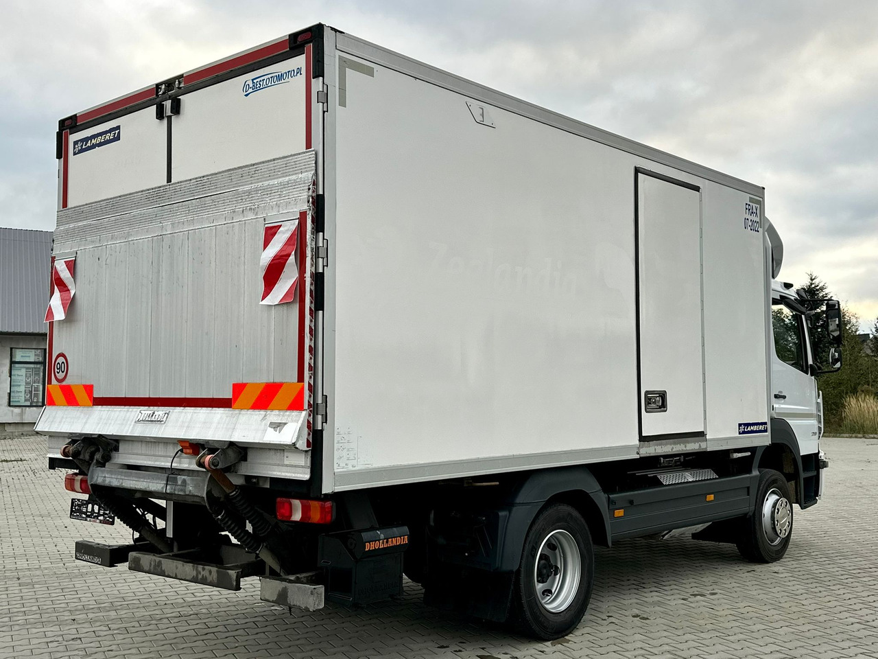 MERCEDES-BENZ ATEGO 1218 / CHŁODNIA / WINDA / 12 PALET / 5.10 M DŁUGOŚCI / AUTOMAT / LAMBERET / 5090 KG ŁADOWNOŚCI - Truk berpendingin: gambar 4 MERCEDES-BENZ ATEGO 1218 / CHŁODNIA / WINDA / 12 PALET / 5.10 M DŁUGOŚCI / AUTOMAT / LAMBERET / 5090 KG ŁADOWNOŚCI - Truk berpendingin: gambar 4