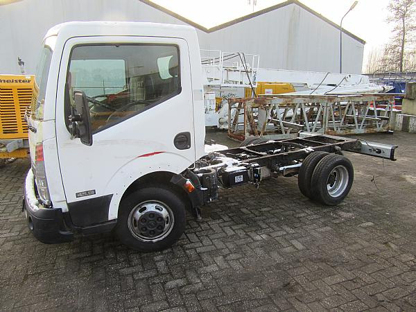 NISSAN TRUCK - Truk sasis: gambar 1 NISSAN TRUCK - Truk sasis: gambar 1