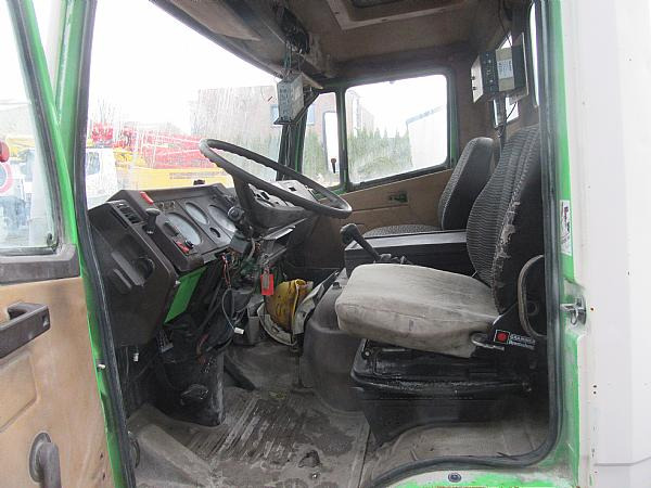 SCHWING City pump M16/13 Z - Truk pompa beton: gambar 5 SCHWING City pump M16/13 Z - Truk pompa beton: gambar 5