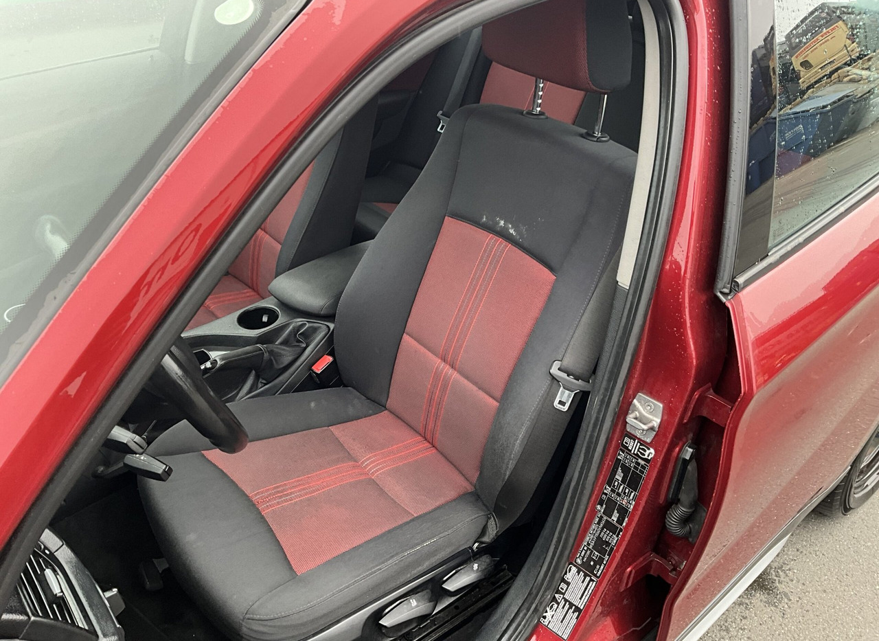 Mobil SUV BMW X1: gambar 9 Mobil SUV BMW X1: gambar 9