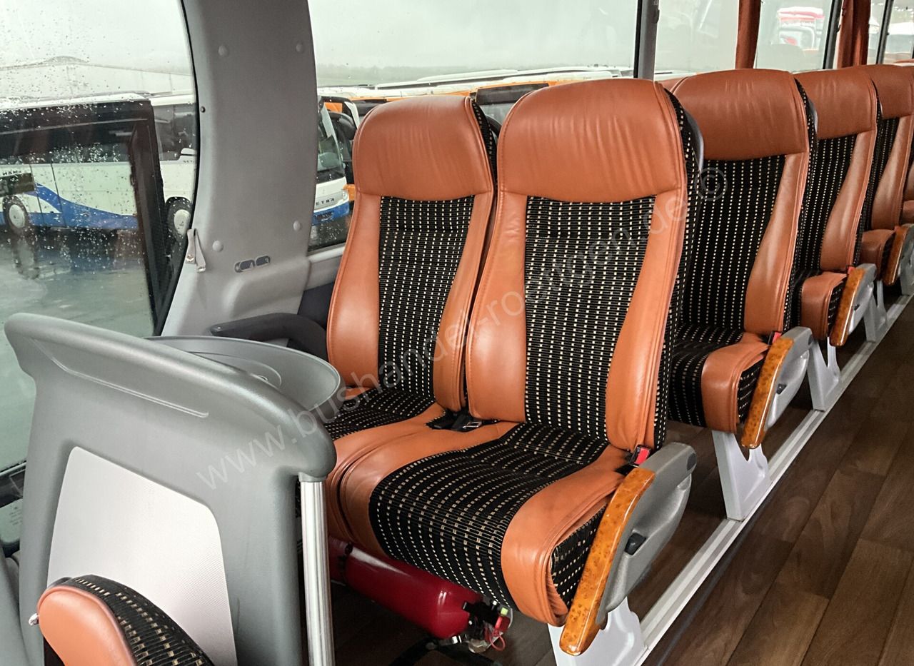 Bus pariwisata MAN R09: gambar 11