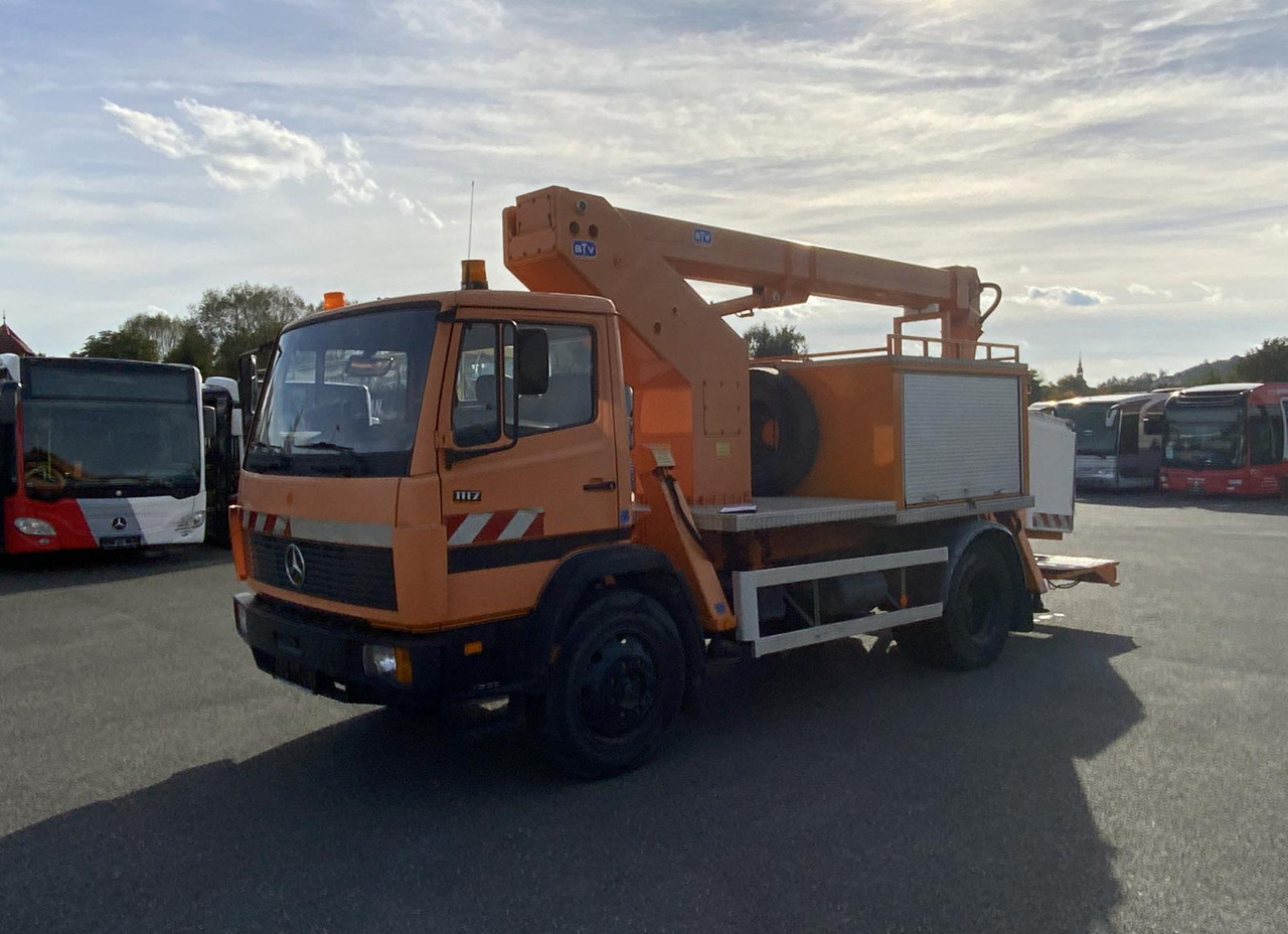 Mercedes-Benz 1117 - Platform udara yang dipasang di truk: gambar 2 Mercedes-Benz 1117 - Platform udara yang dipasang di truk: gambar 2