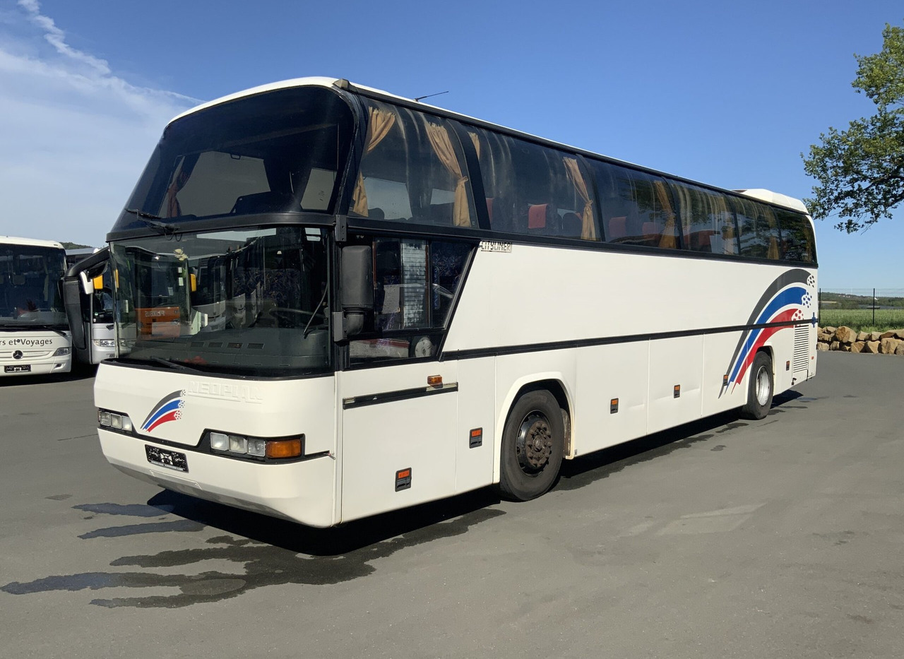 Neoplan N 116 - Bus pariwisata: gambar 2 Neoplan N 116 - Bus pariwisata: gambar 2