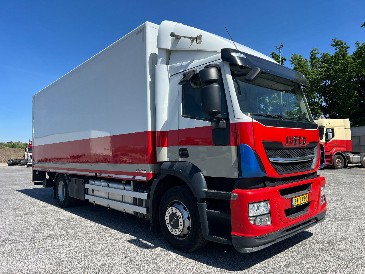 Iveco Stralis 310 AD, 19Ton, Euro 6 - Truk box: gambar 2 Iveco Stralis 310 AD, 19Ton, Euro 6 - Truk box: gambar 2