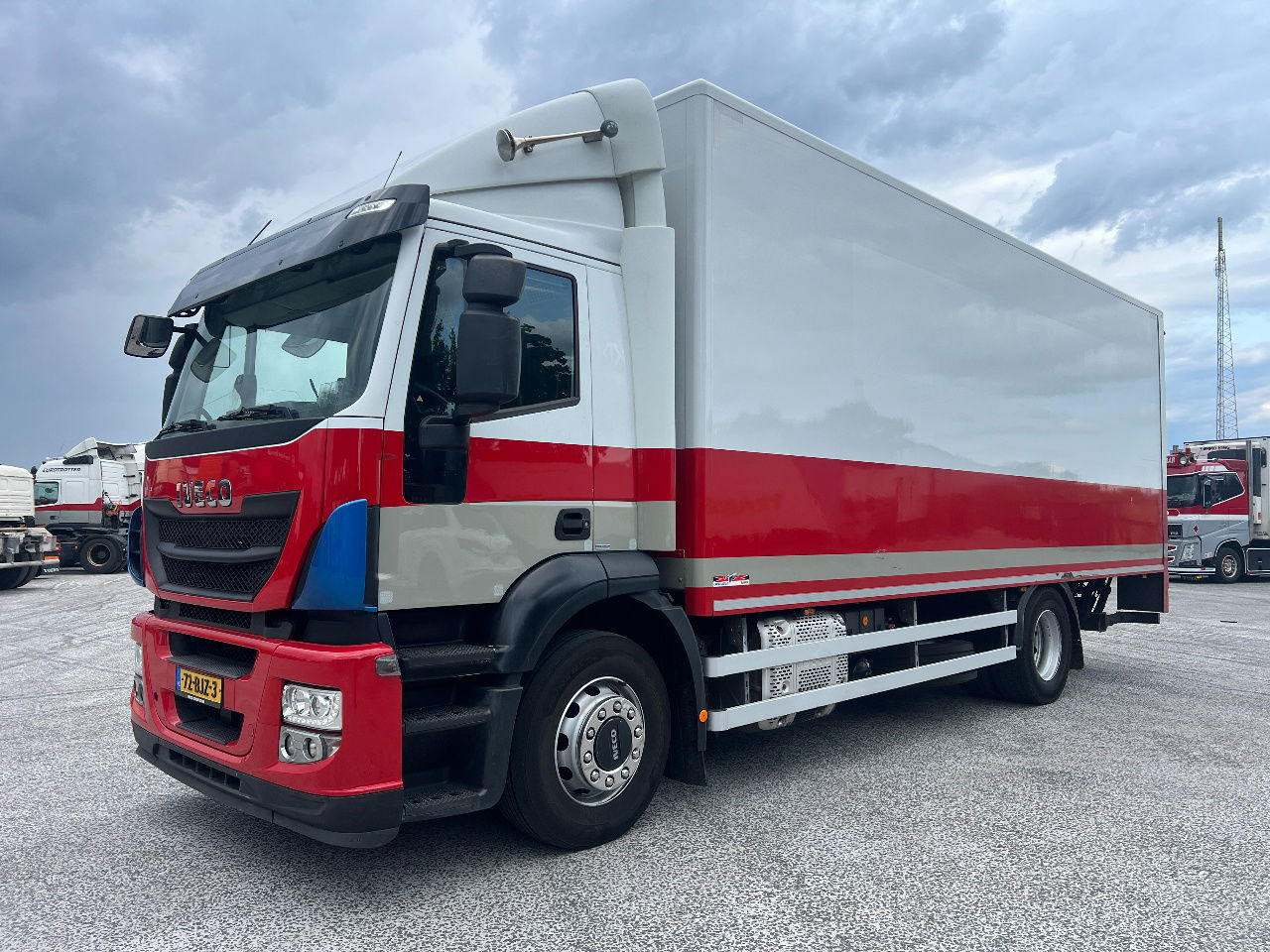 Iveco Stralis 310 AD, 19Ton, Euro 6 - Truk box: gambar 1 Iveco Stralis 310 AD, 19Ton, Euro 6 - Truk box: gambar 1