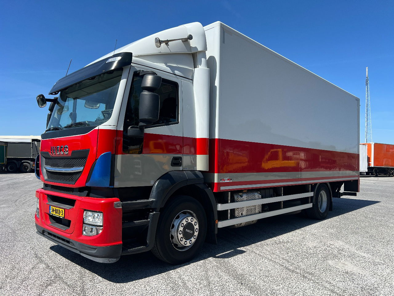 Iveco Stralis 310 AD, 19Ton, Euro 6 - Truk box: gambar 1 Iveco Stralis 310 AD, 19Ton, Euro 6 - Truk box: gambar 1