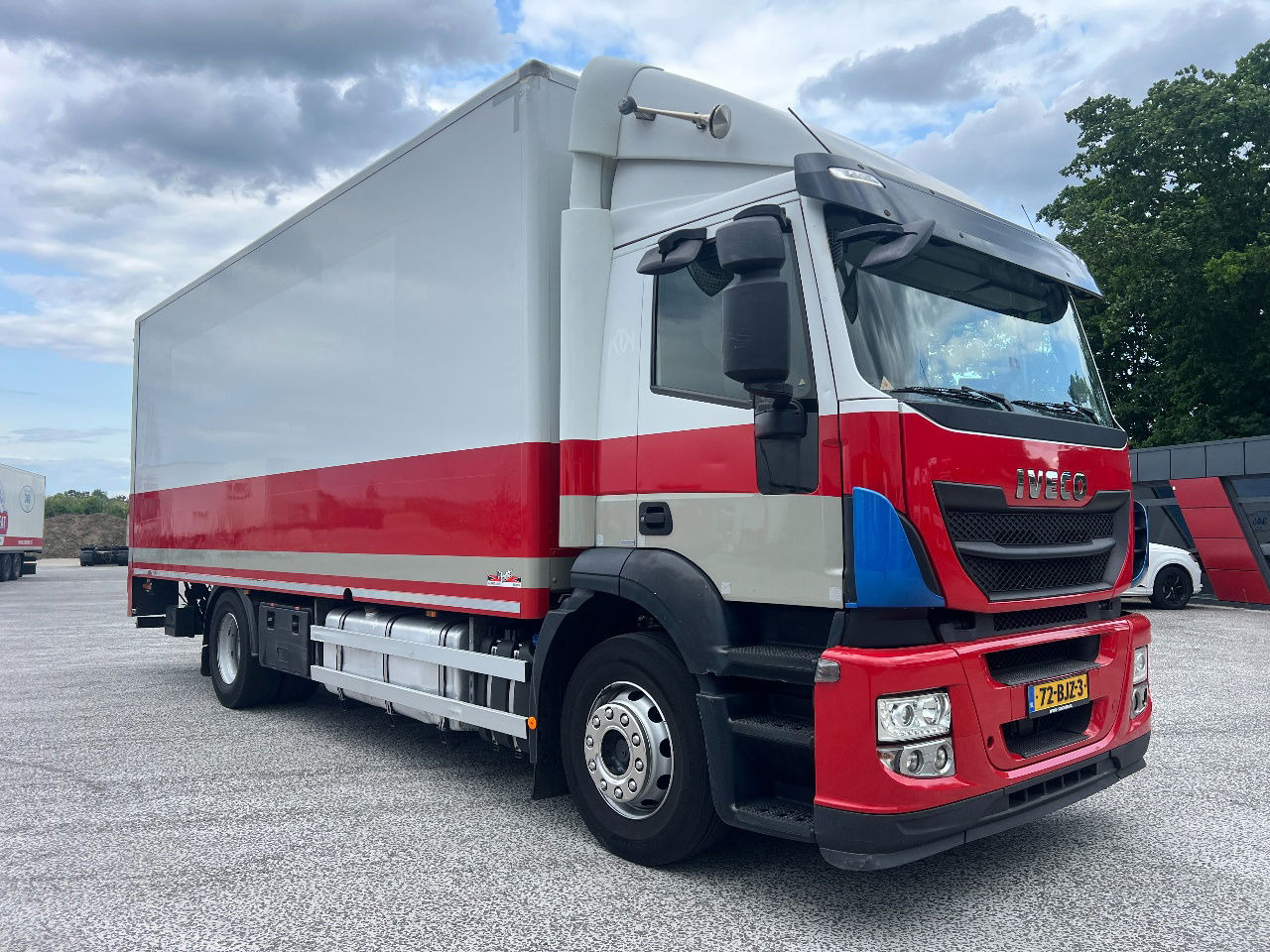 Iveco Stralis 310 AD, 19Ton, Euro 6 - Truk box: gambar 2 Iveco Stralis 310 AD, 19Ton, Euro 6 - Truk box: gambar 2