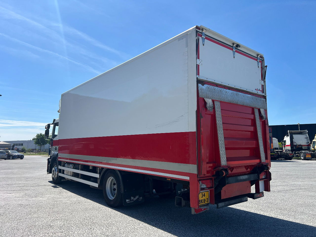 Iveco Stralis 310 AD, 19Ton, Euro 6 - Truk box: gambar 4 Iveco Stralis 310 AD, 19Ton, Euro 6 - Truk box: gambar 4
