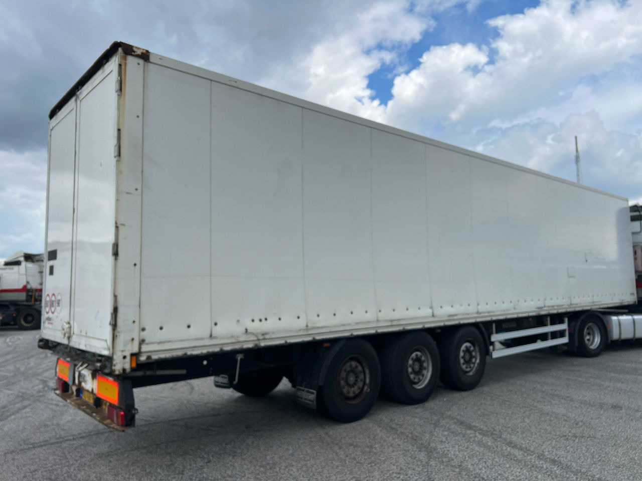 Kögel 2x lift axle, SAF disc - Semi-trailer kotak tertutup: gambar 3 Kögel 2x lift axle, SAF disc - Semi-trailer kotak tertutup: gambar 3
