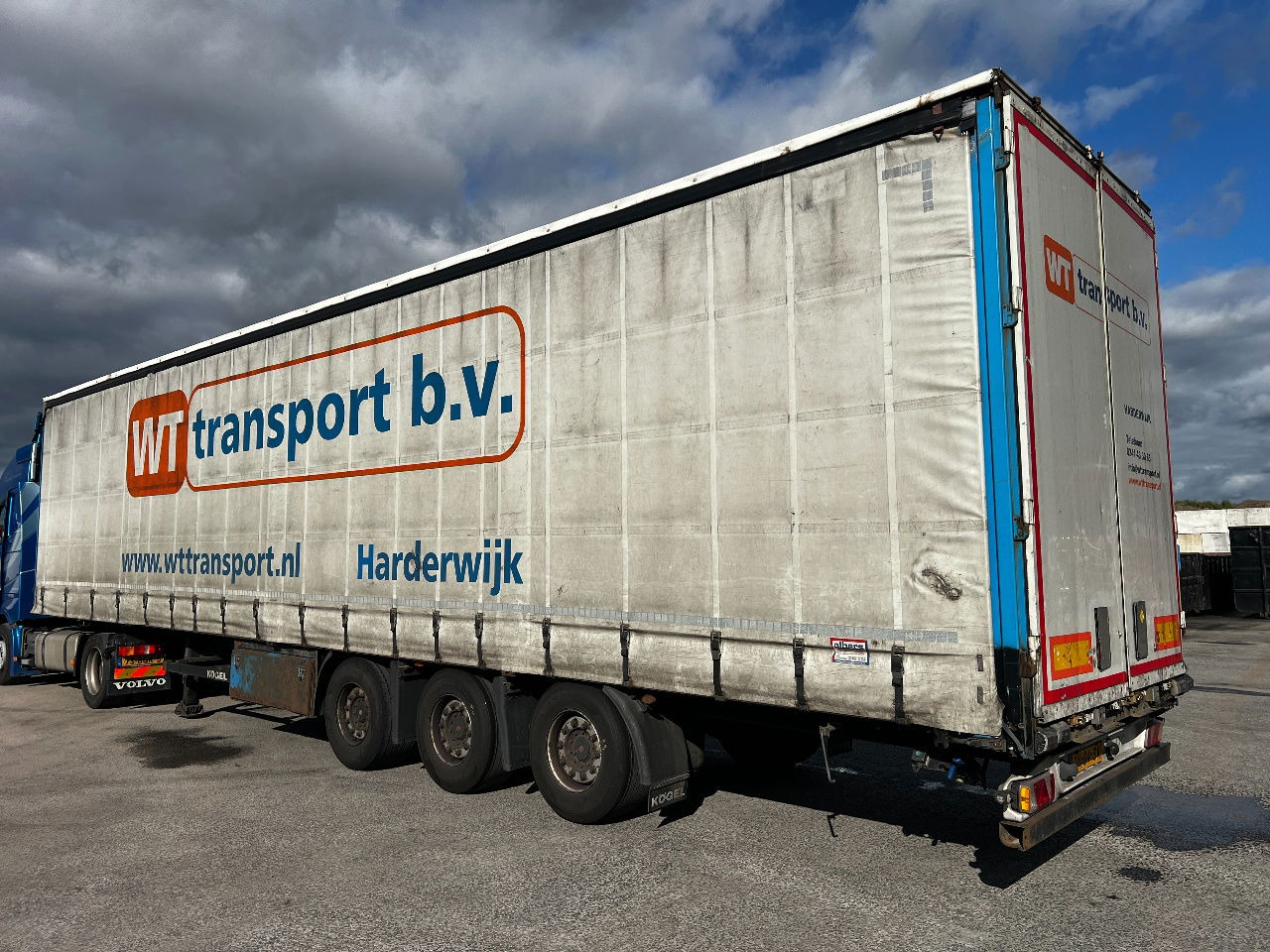 Kögel mega oplegger met SAF intrax - Semi-trailer dengan terpal samping: gambar 4 Kögel mega oplegger met SAF intrax - Semi-trailer dengan terpal samping: gambar 4