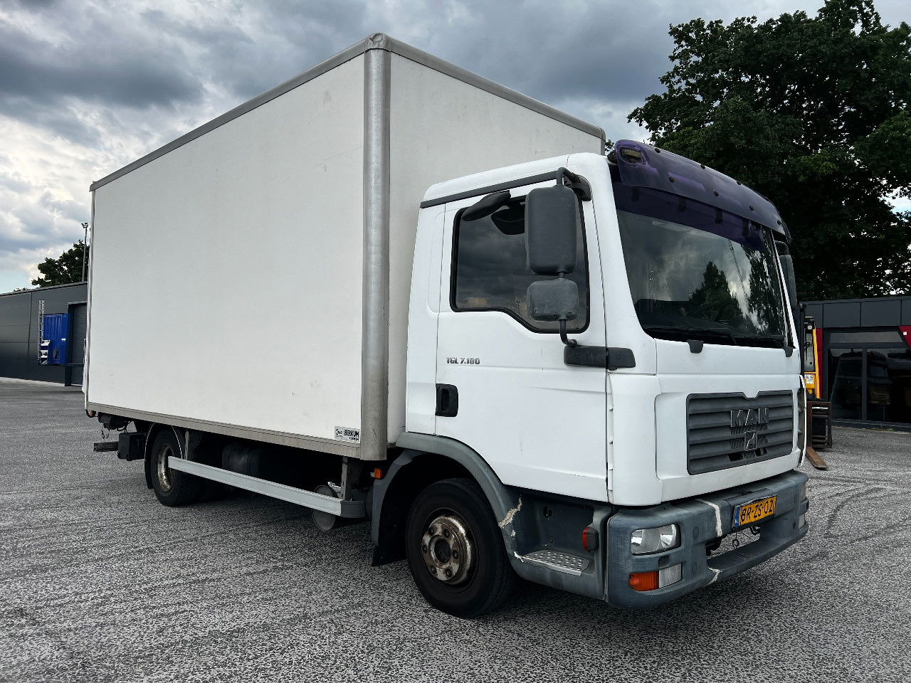 MAN TGL 7.180 Euro 3, Aut - Truk box: gambar 2 MAN TGL 7.180 Euro 3, Aut - Truk box: gambar 2