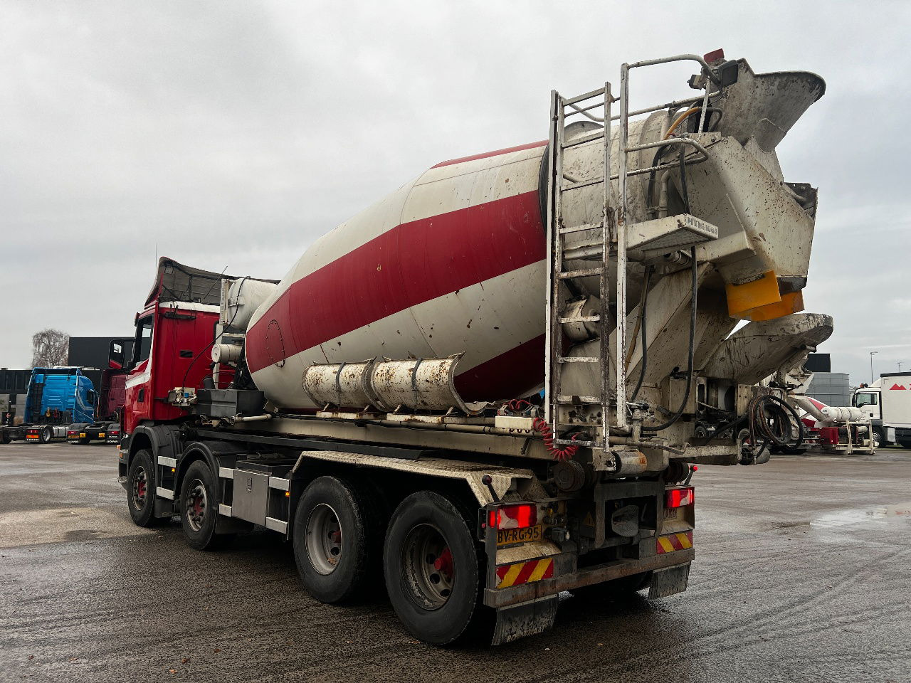 Scania G420 8x4 Liebherr 10m3 mixer met eigen motor - Truk pengaduk beton: gambar 4 Scania G420 8x4 Liebherr 10m3 mixer met eigen motor - Truk pengaduk beton: gambar 4