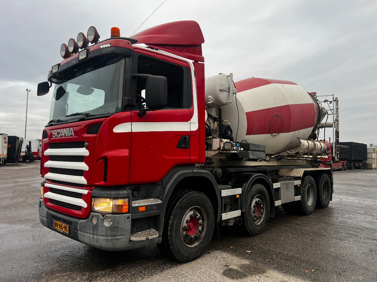 Scania G420 8x4 Liebherr 10m3 mixer met eigen motor - Truk pengaduk beton: gambar 1 Scania G420 8x4 Liebherr 10m3 mixer met eigen motor - Truk pengaduk beton: gambar 1